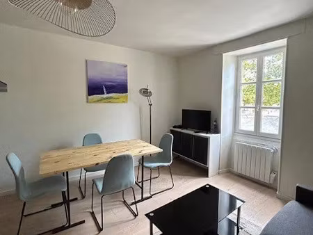location meublée appartement 2 pièces 40 m² à la rochelle (17000)  870 €