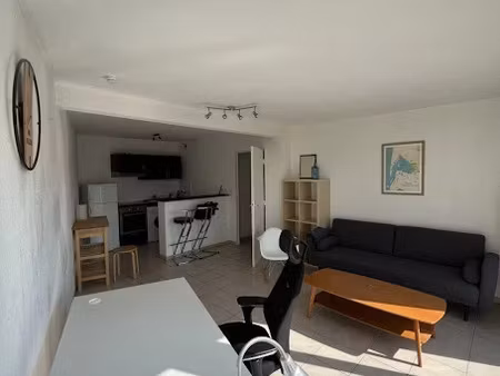 location meublée appartement 2 pièces 44 m² à bordeaux (33000)  940 €