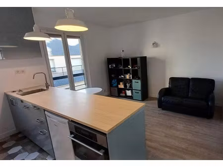 location meublée appartement 2 pièces 32 m² à saint-ouen (93400)  1 050 €