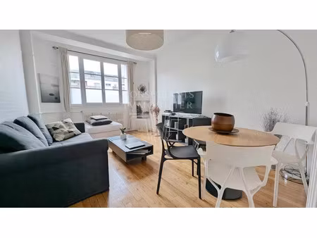 location meublée appartement 2 pièces 40 m² à courbevoie (92400)  1 300 €