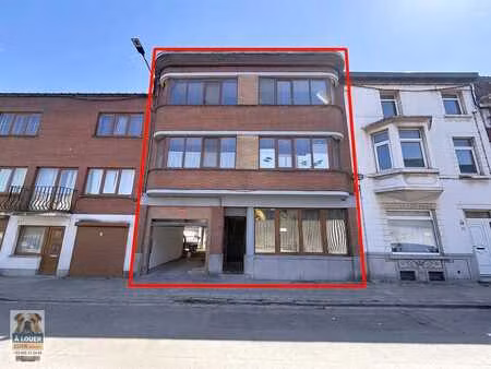 immeuble de rapport 5 unités plus 8 garages
