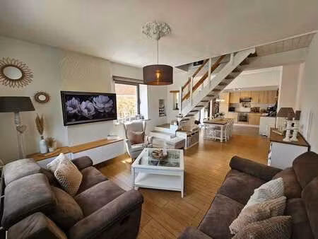 maison  2 ch  jardin  espace parking privé