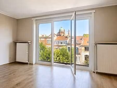 appartement lumineux 1 chambre + 2 balcons + 1 cave