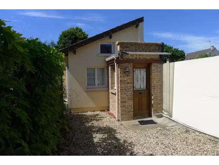 location meublée appartement 1 pièce 19 m² à cergy (95000)  620 €