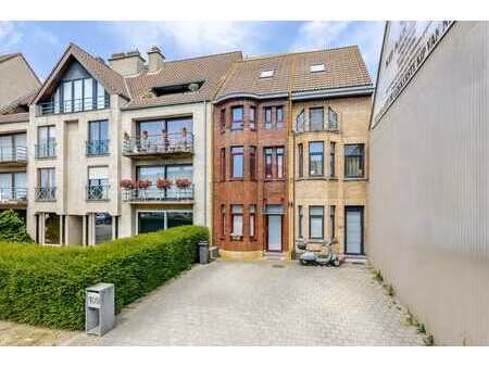 maison familiale rénovée avec grand jardin ensoleillé dans u