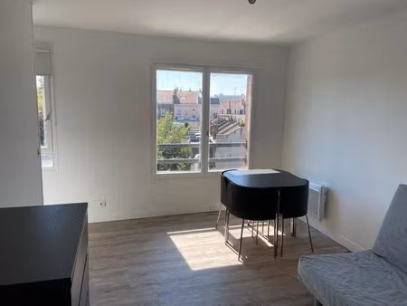 location meublée appartement 1 pièce 25 m² à lille (59000)  590 €