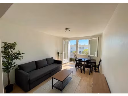 location meublée appartement 3 pièces 59 m² à nantes (44000)  1 100 €