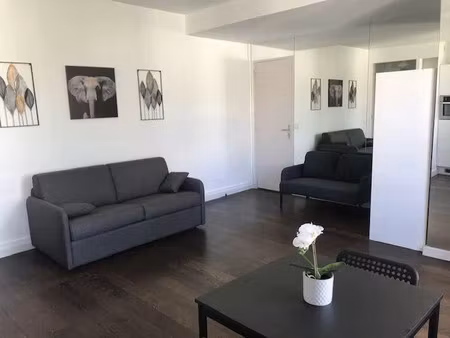 location meublée appartement 1 pièce 32 m² à neuilly-sur-seine (92200)  1 390 €