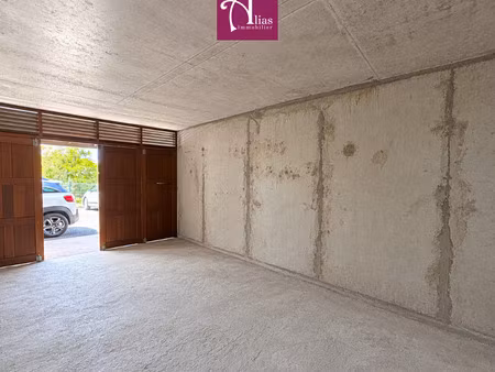 à louer - box 16m2 - résidence sécurisée  bas du fort - le g
