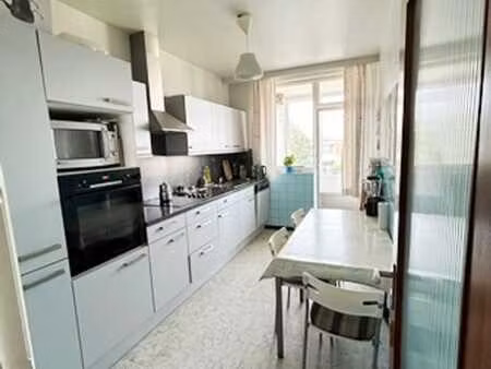 spacieux appartement à rafraîchir avec garage box fermé