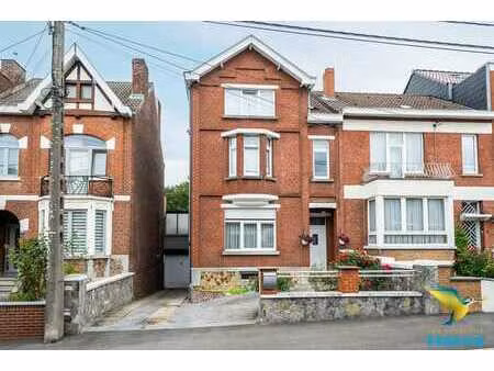 superbe maison avec garage et jardin