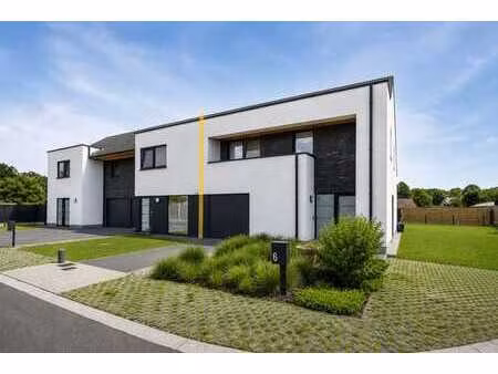 recente energiezuinige halfopen woning met 4 slaapkamers ...