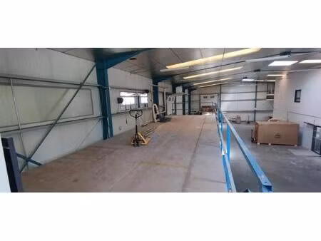 atelier 240 m2  hauteur sous plafond 6.20 à 7 mètres
