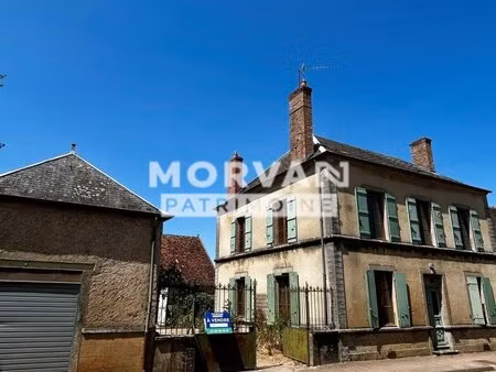 maison de caractere coeur bazois face au canal - toutes commodites - cour et dependances -