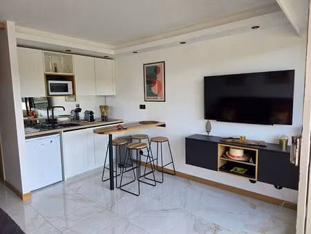 studio cabine proche de la mer