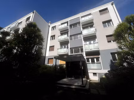 trois pieces balcon +box