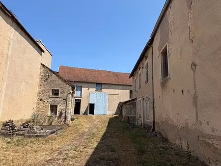 maison ancienne de 138 m2 avec dépendances