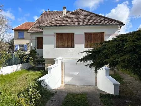 location maison 4 pièces 77.56 m² à le mesnil-le-roi (78600)  2 116 €