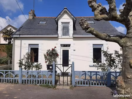 location meublée maison 5 pièces 90 m² à saint-etienne-de-montluc (44360)  1 195 €