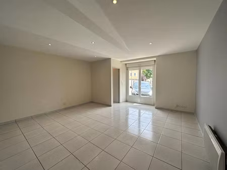 location maison 2 pièces 55m2 ruoms 07120 - 475 € - surface privée