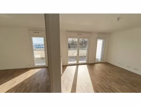 t2 vue rade avec superbe terrasse