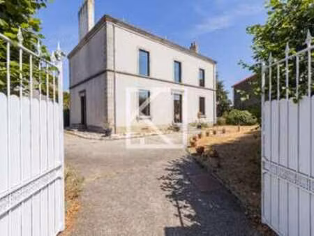 vente maison à roussay (49450) : à vendre / 270m² roussay