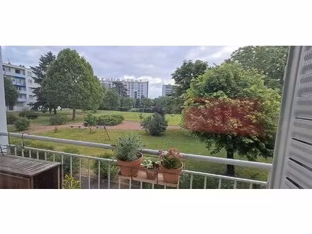 t2 avec vue dégagée au calme et balcon (clim. possible)