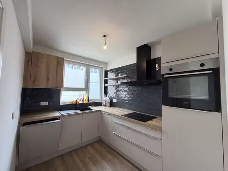 appartement à louer avec terrasse et 3 chambres   la louvière (vbe50091)