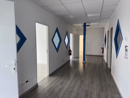 location locaux professionnels 7 pièces 133 m² à baie mahault (97122)  2 424 €