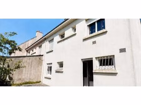 maison avec jardin et terrasse quéven (56)