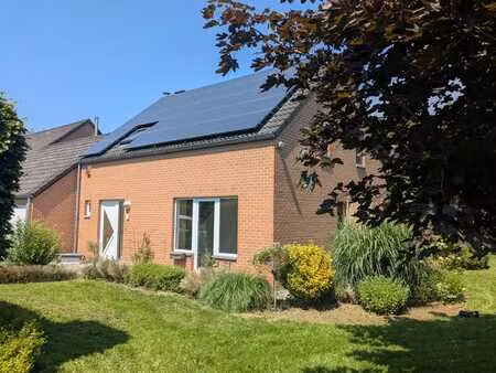 charmante maison 3 façades avec grand jardin fleuri