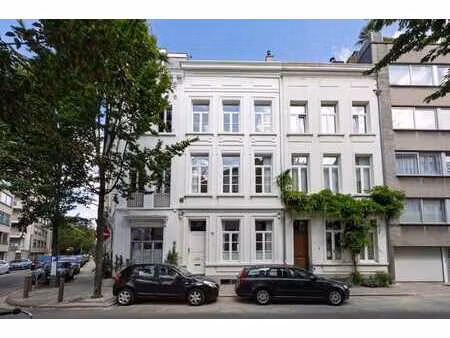 anvers – élégante maison de maître au charme contemporain