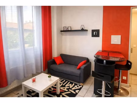 location meublée appartement 2 pièces 28 m² à grenoble (38000)  625 €