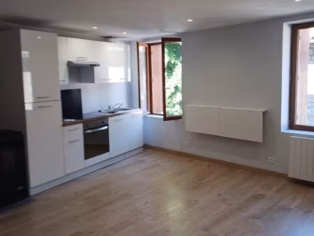 location maison 4 pièces 76 m² à planfoy (42660)  702 €