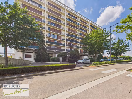 appartement lumineux avec balcon  garage et vue dégagée ré