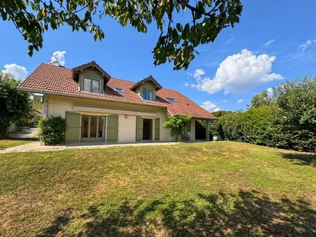 élégante propriété familiale de 192 m² avec 6 chambres au cœur de tutégny