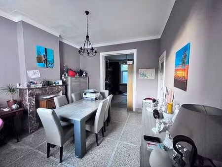 maison 3 façades dans environnement calme et arboré