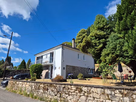 corrèze. treignac. belle maison de 3 chambres avec garage et jardins de 1 079 m²