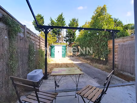 a louer - t2 duplex meublé avec jardin privatif de 38 m²  piscine et 2 parkings - centre d