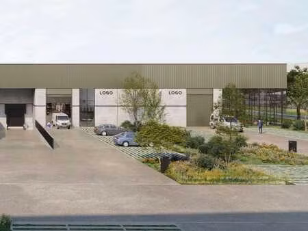 entrepôt neuf dans un emplacement stratégique!
