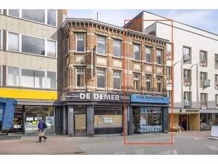 local commercial de m² à vendre dans un emplacement privilég