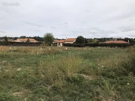 terrain 715 m² pouilly les feurs