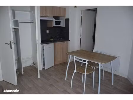 studio avec parking