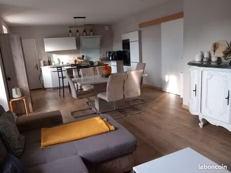 appartement de 100 m2  avec grande terrasse aménagée centre ville de réalmont