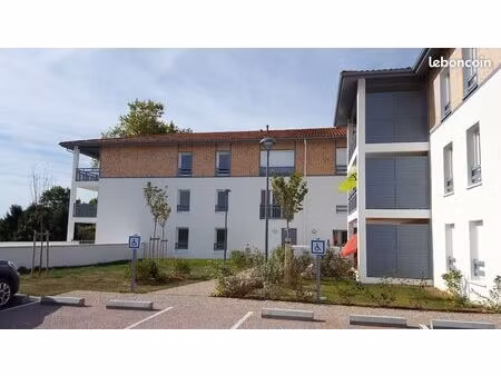 t3 de 61 75 m² avec terrasse  cellier et 3 parkings – résidence les bruyères – saint-marti