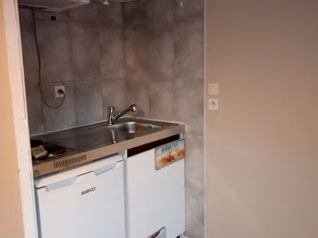 a metz studio 24m2 proche faculté saulcy et irts proximité transport et commerce parking p