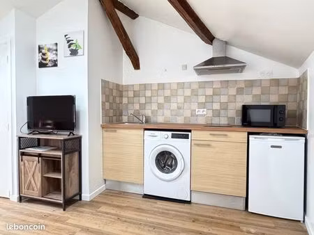 studio refait à neuf  éligible apl  à 2 pas des bus parking facile  a ramener valise