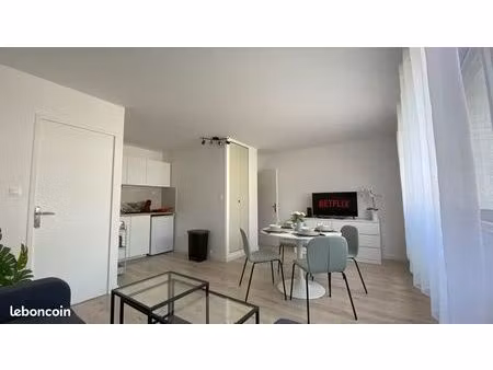 loue studio meublé + parking privé