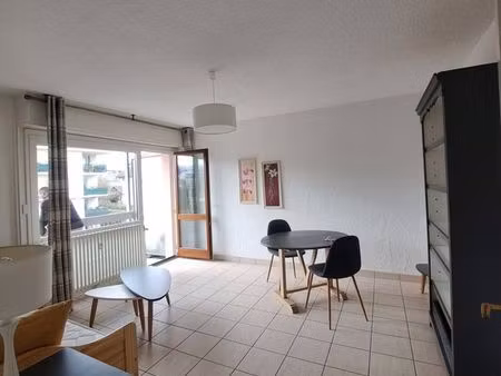à louer – charmant appartement meublé avec balcon et parking