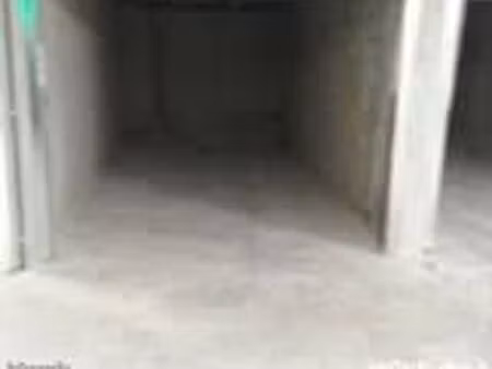 particulier loue garage fermé